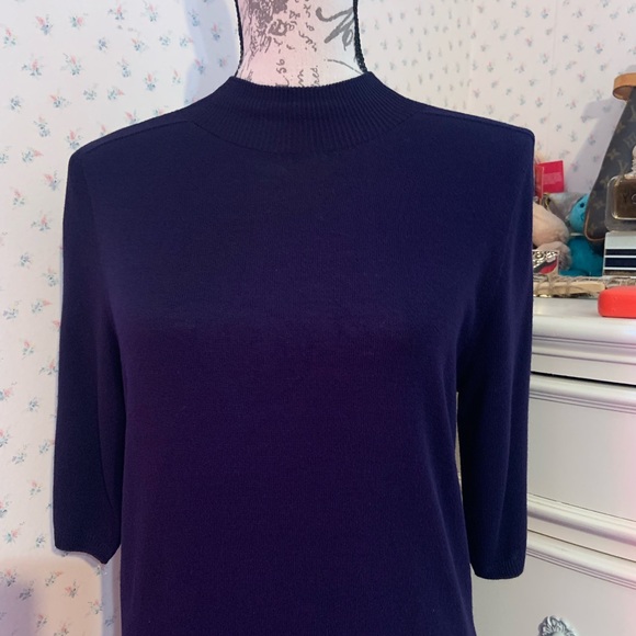 Donna Karan Mock Neck Thin Sweater - Picture 3 of 9